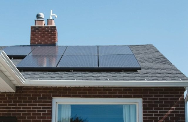House-roof-solar-panel 
